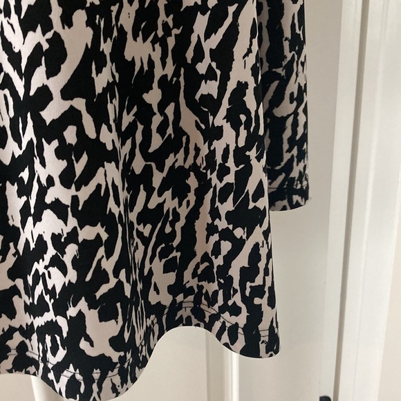 Chico’s 3 XL blouse black and white v-neck 3/4 sleeves - Picture 10 of 12